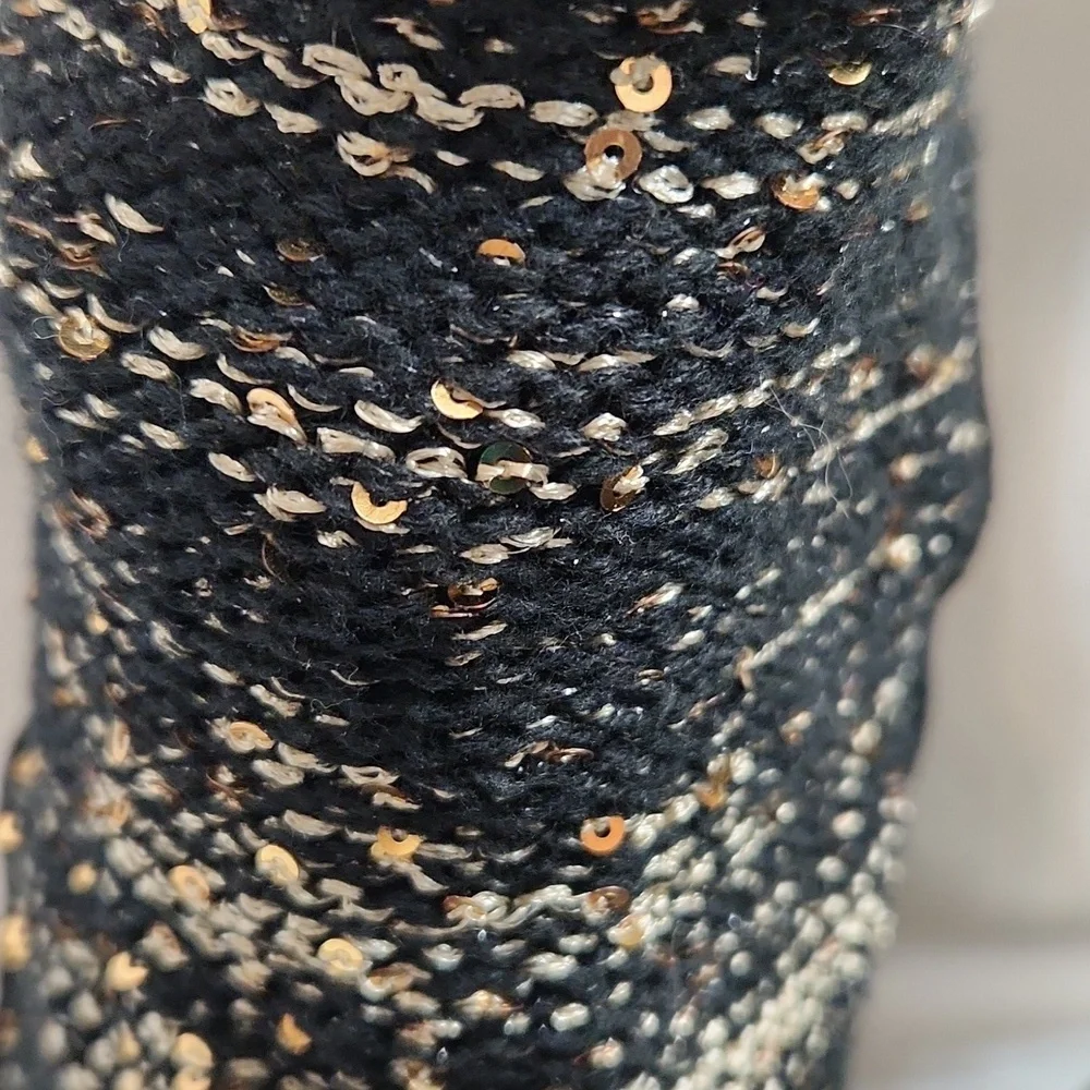 UGG Lyla Black and Gold Metallic Sequins Knit Sparkle boots (W Size 7)